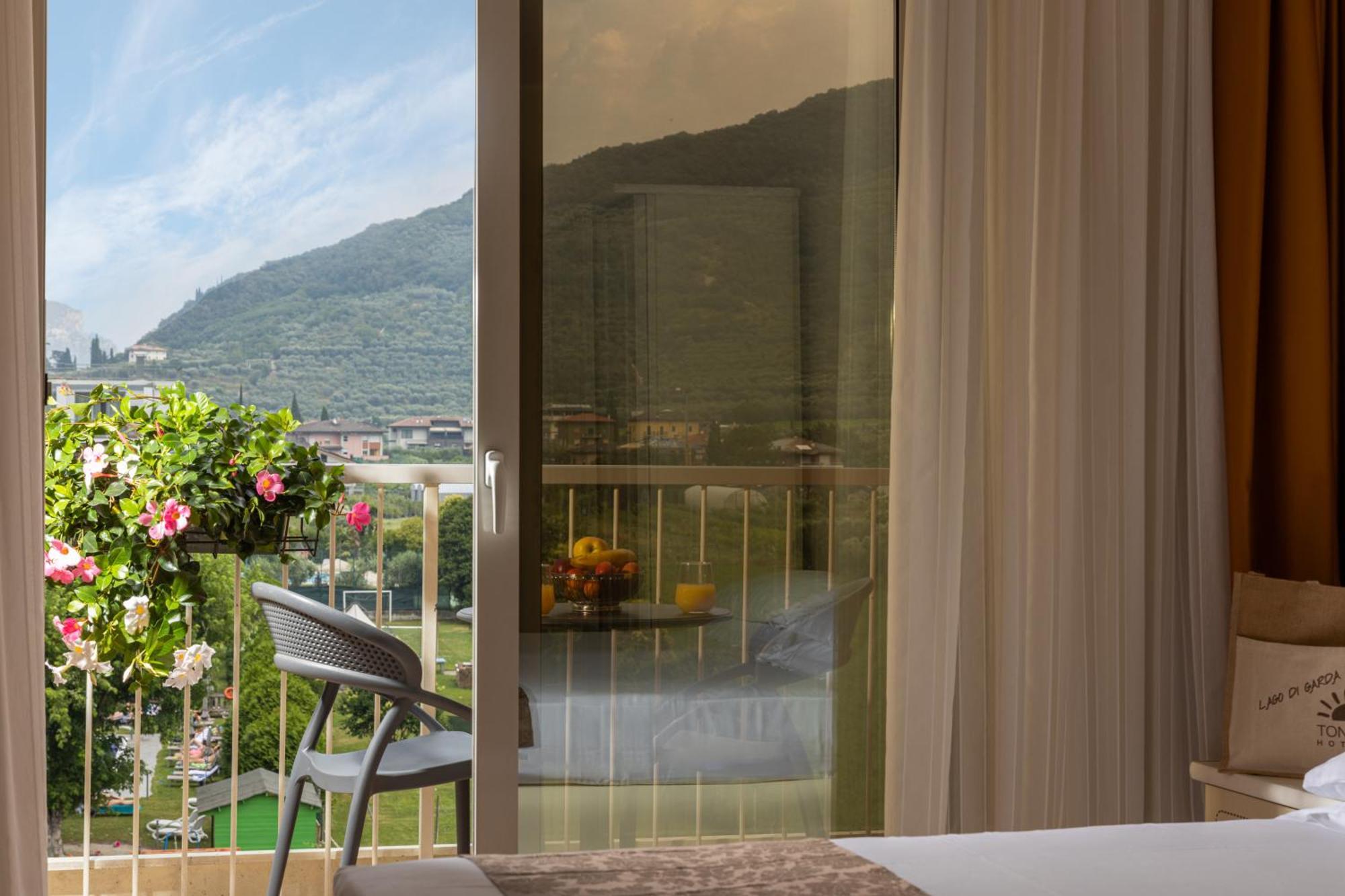 Hotel Savoy Palace - Tonelli Hotels Riva del Garda Quarto foto